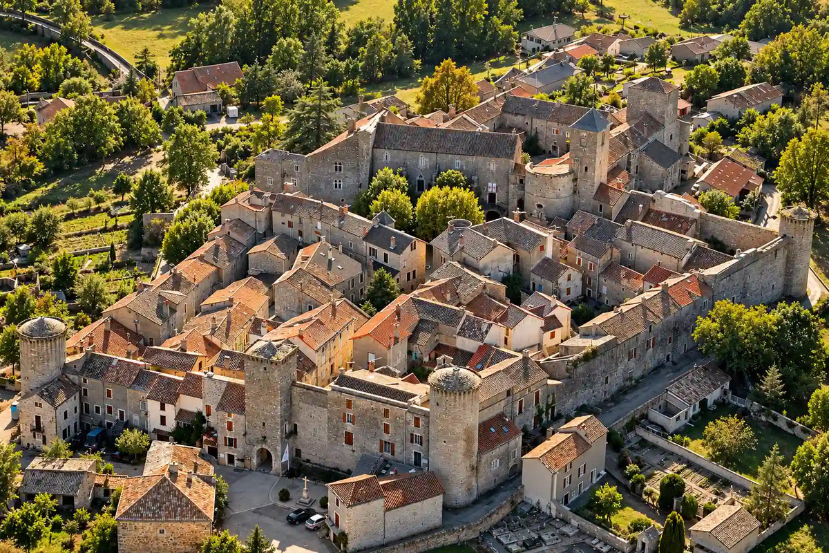 Vue aérienne de Sainte-Eulalie-de-Cernon et de la Commanderie du Larzac