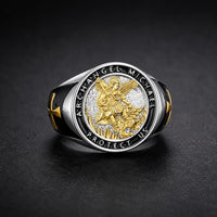 Bague Majesté de Saint Michel en argent 925 sterling vue de face avec médaillon archange Saint Michel doré