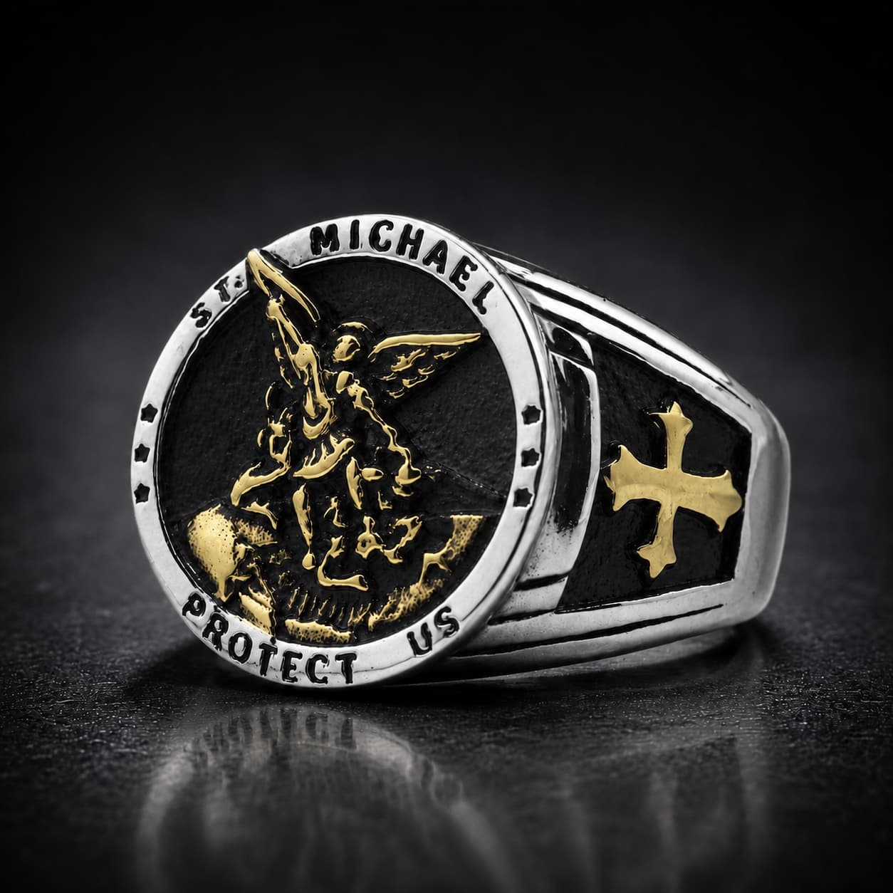 Bague de l’Archange Michel en acier inoxydable avec croix dorée latérale vue de profil