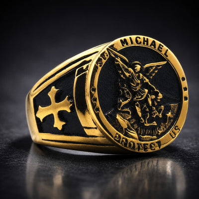 Bague de l’Archange Michel dorée en acier inoxydable avec inscription Protect Us