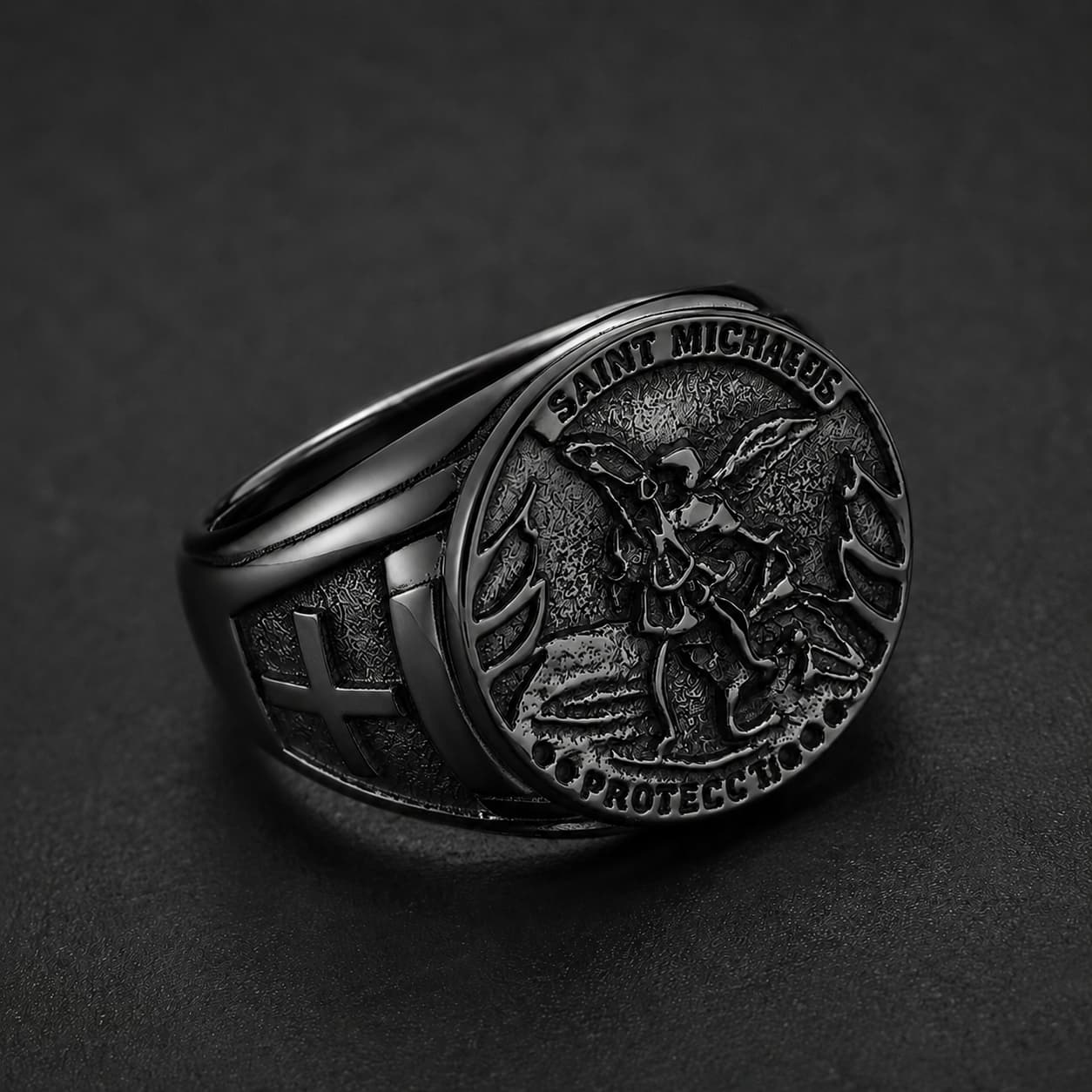 Bague de l’Archange Protecteur en acier inoxydable finition noire et argentée avec motif Saint Michel