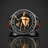 Bague Armure du Templier en acier inoxydable avec gros plan sur chevalier croisé et bouclier rouge