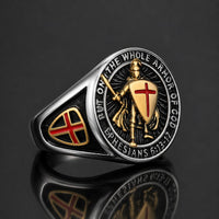 Bague Armure du Templier en acier inoxydable argenté et doré vue de trois quarts
