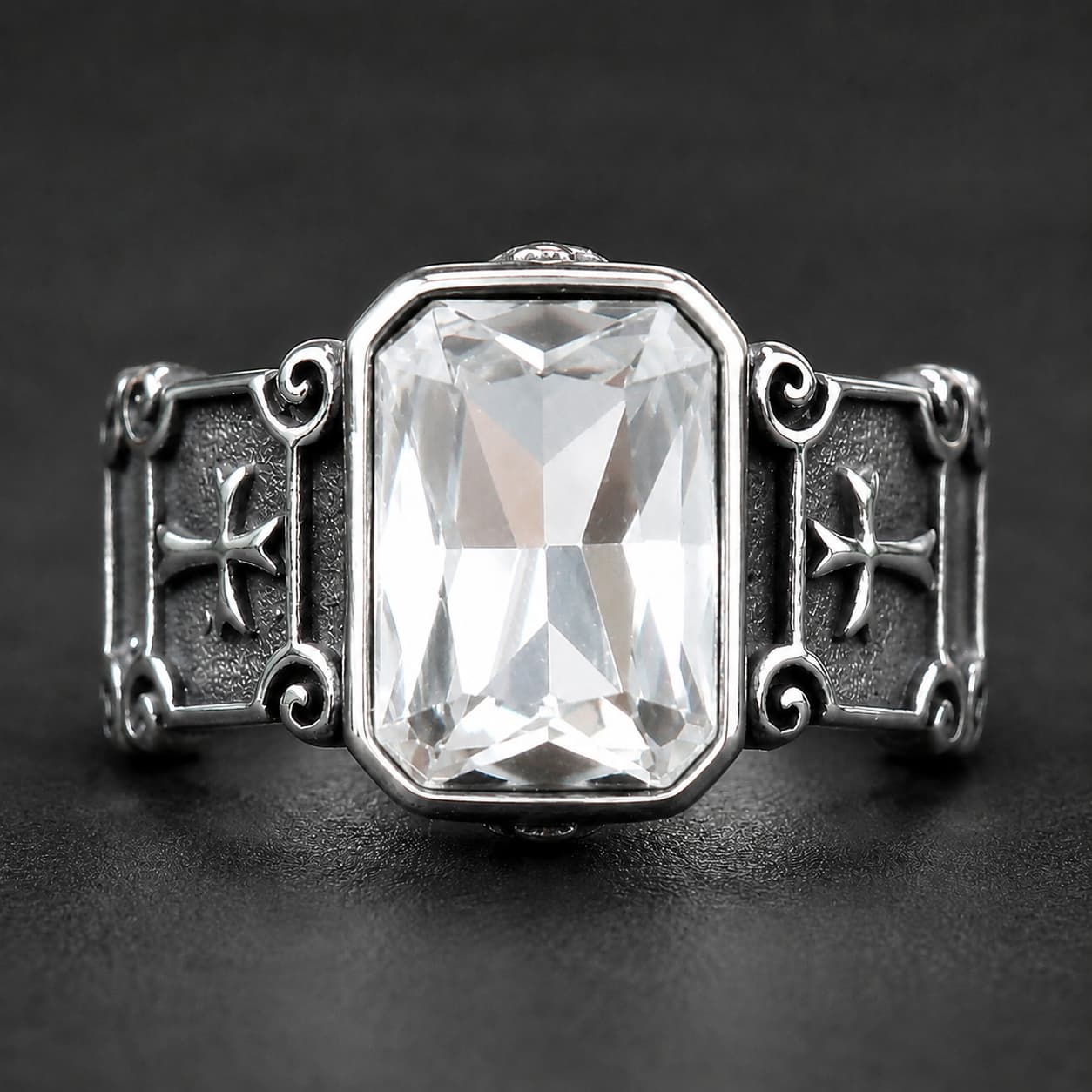 Bague Croisée de Lumière en acier inoxydable avec pierre blanche rectangulaire et croix latérales