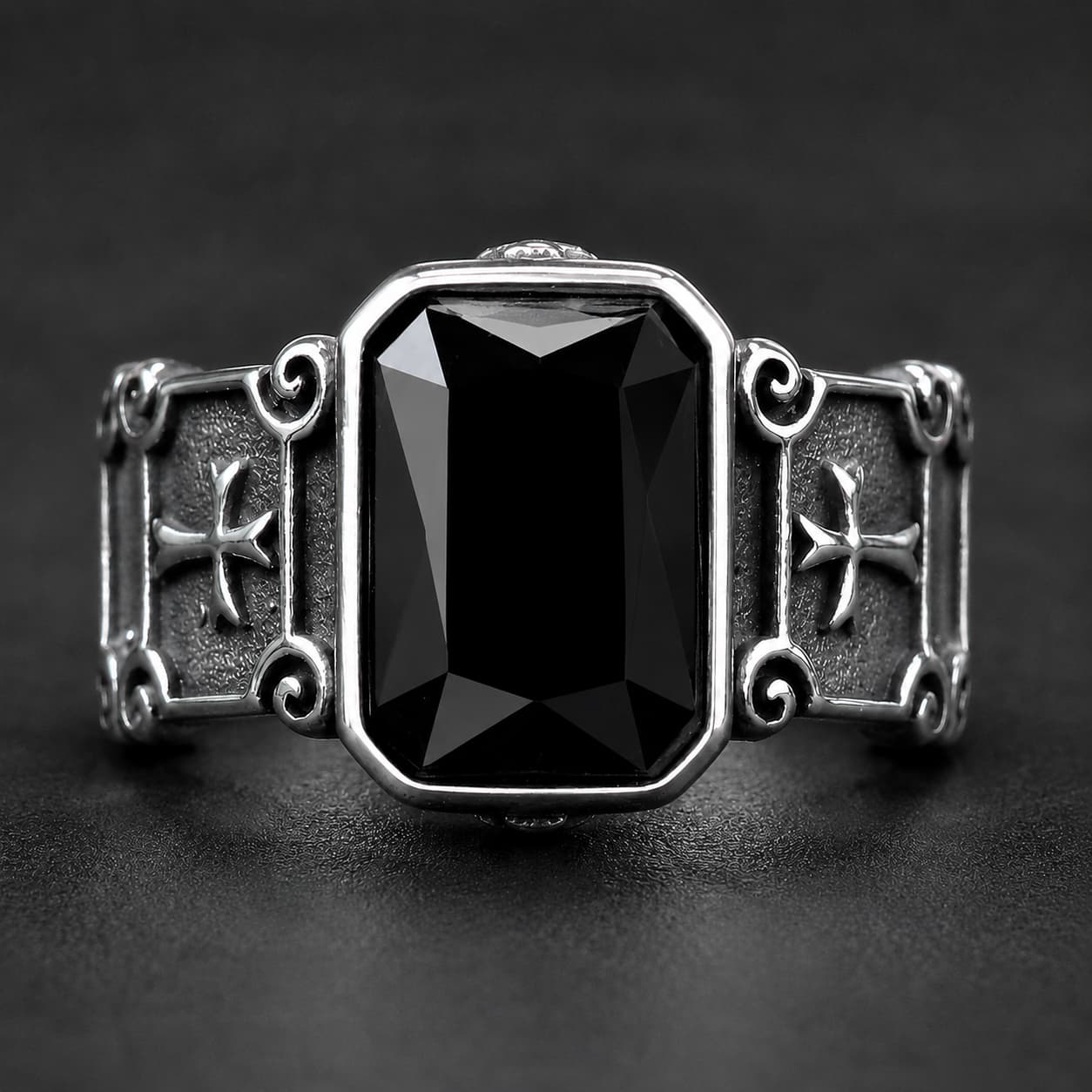 Bague Croisée de Lumière en acier inoxydable avec pierre noire rectangulaire et croix latérales