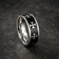 Bague Croix Pattée Sacrée en acier inoxydable vue de côté