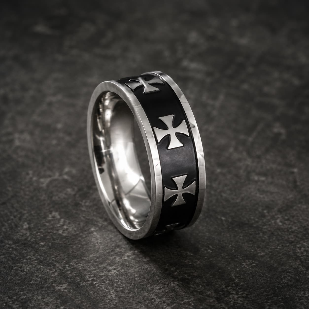 Bague Croix Pattée Sacrée en acier inoxydable vue de côté