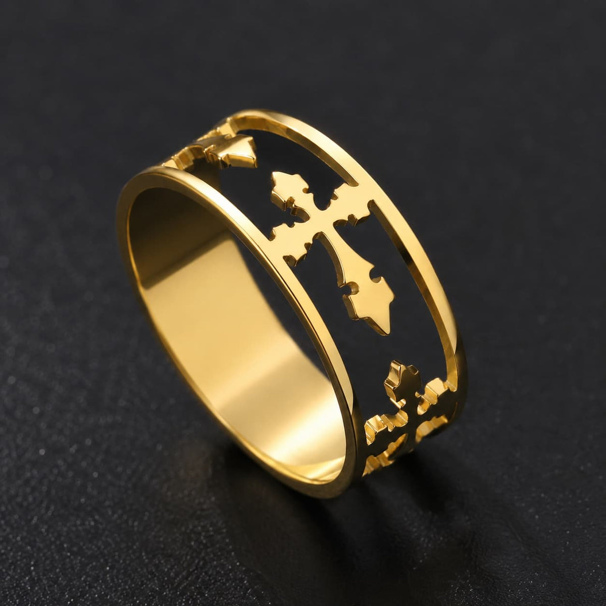 Bague de la Dame du Temple en acier inoxydable pour femmes couleur or avec croix sur fond noir