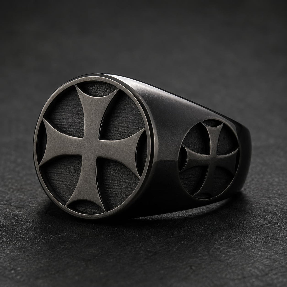 Bague de l’Adoubement en acier inoxydable noir avec croix templière