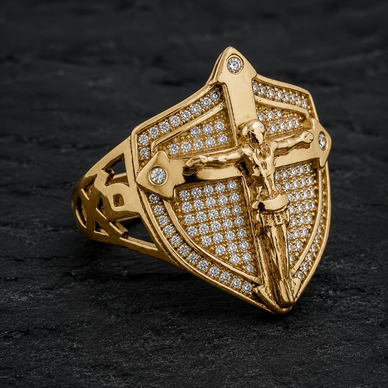 Bague de l’Office Divin en acier inoxydable doré vue de côté avec crucifix et strass