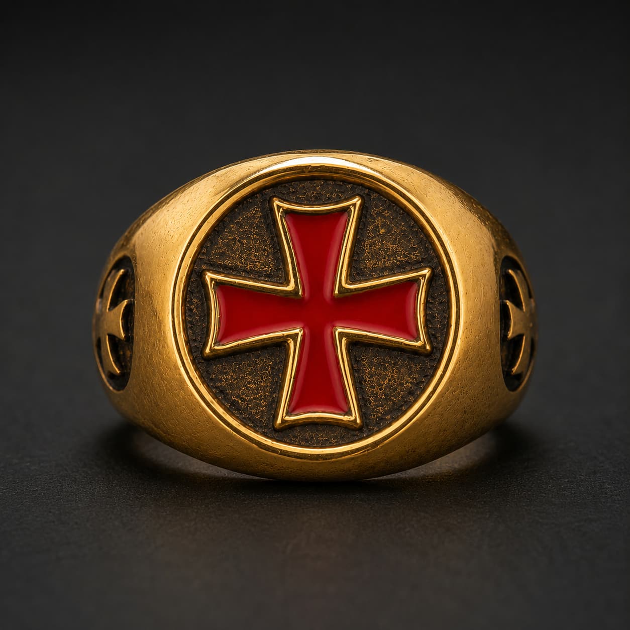 Bague de l’Ordre en acier inoxydable vue de face avec croix rouge