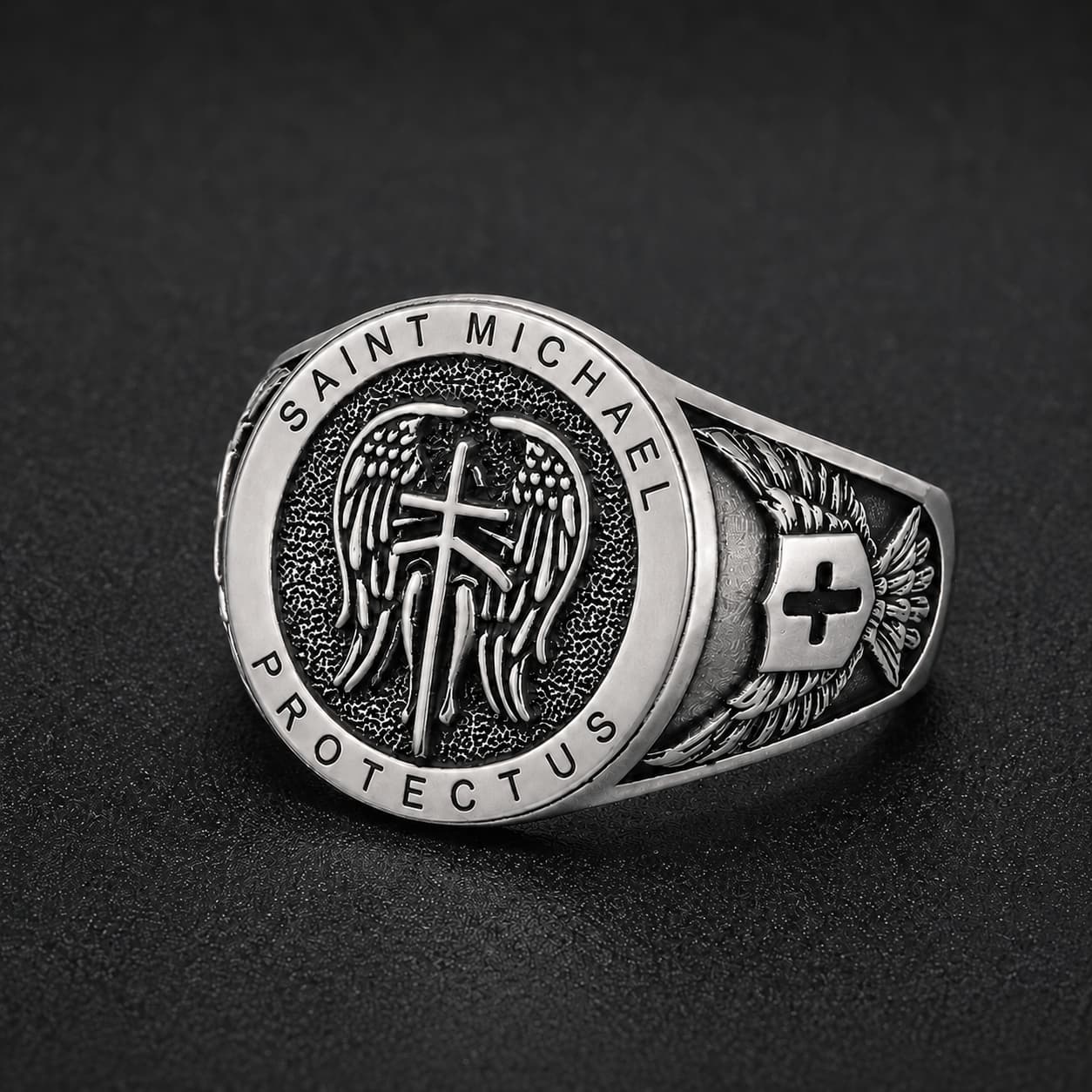 Bague de la Prière de l’Archange en argent 925 sterling vue de côté avec sceau Saint Michael et croix latérale