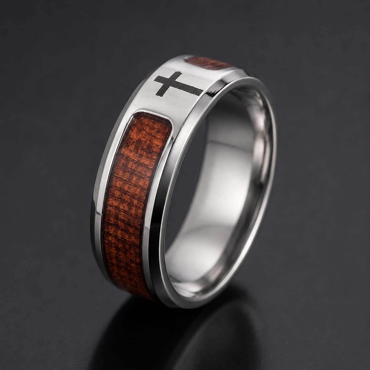 Bague du Dévot en acier inoxydable avec bande bois brun et croix noire vue de profil