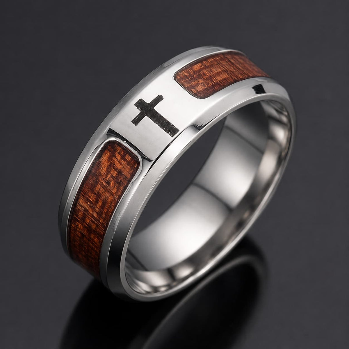 Bague du Dévot en acier inoxydable avec insert bois brun et croix noire vue en angle
