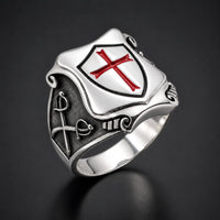 Bague du Bouclier Templier en acier inoxydable avec croix rouge sur fond anthracite