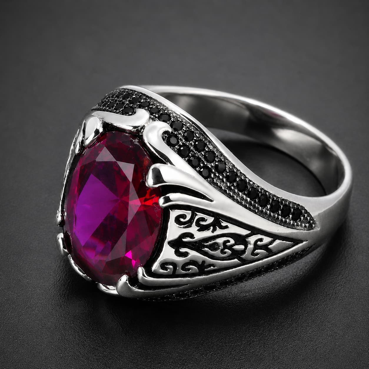 Bague du Commandeur en argent 925 sterling avec pierre rose facettée et gravures latérales