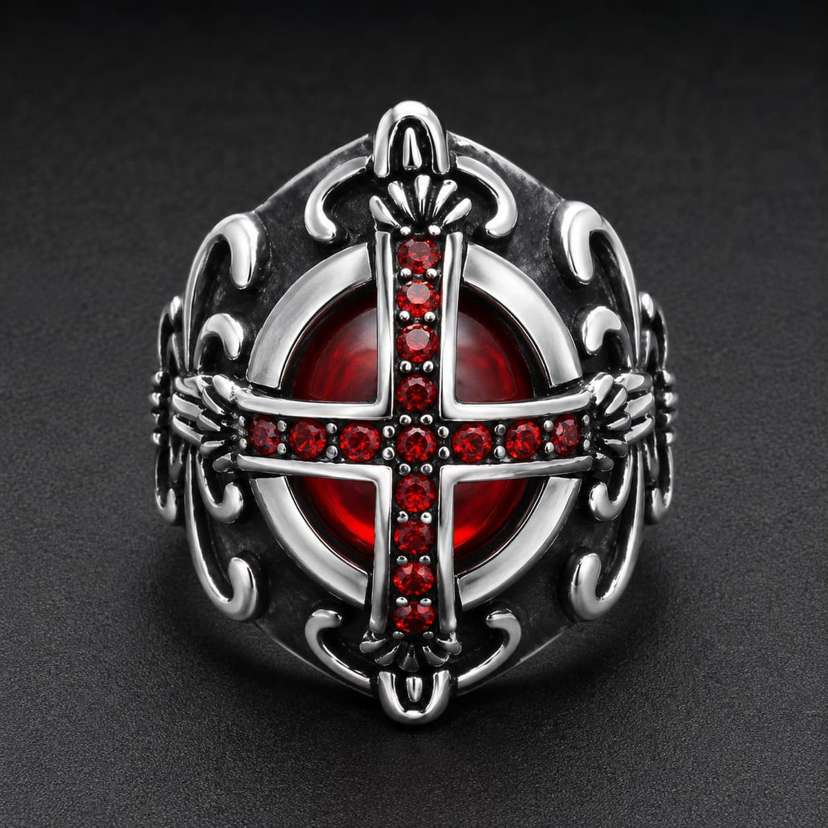 Bague du Juge du Temple en acier inoxydable avec croix rouge sertie et pierre centrale rouge