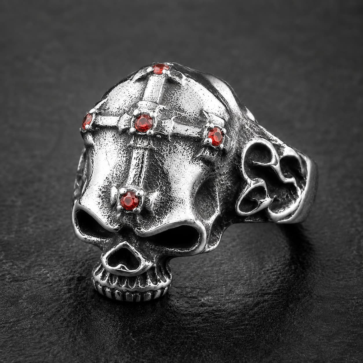 Bague du Justicier Templier en acier inoxydable avec crâne et pierres rouges décoratives