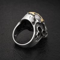 Bague du Justicier Templier en acier inoxydable avec crâne sculpté vue arrière