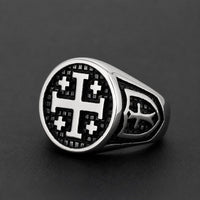 Bague du Royaume Sacré en acier inoxydable avec croix de Jérusalem sur fond noir