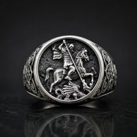 Bague du Sceau de Saint Georges en acier inoxydable avec cavalier terrassant le dragon vue de face
