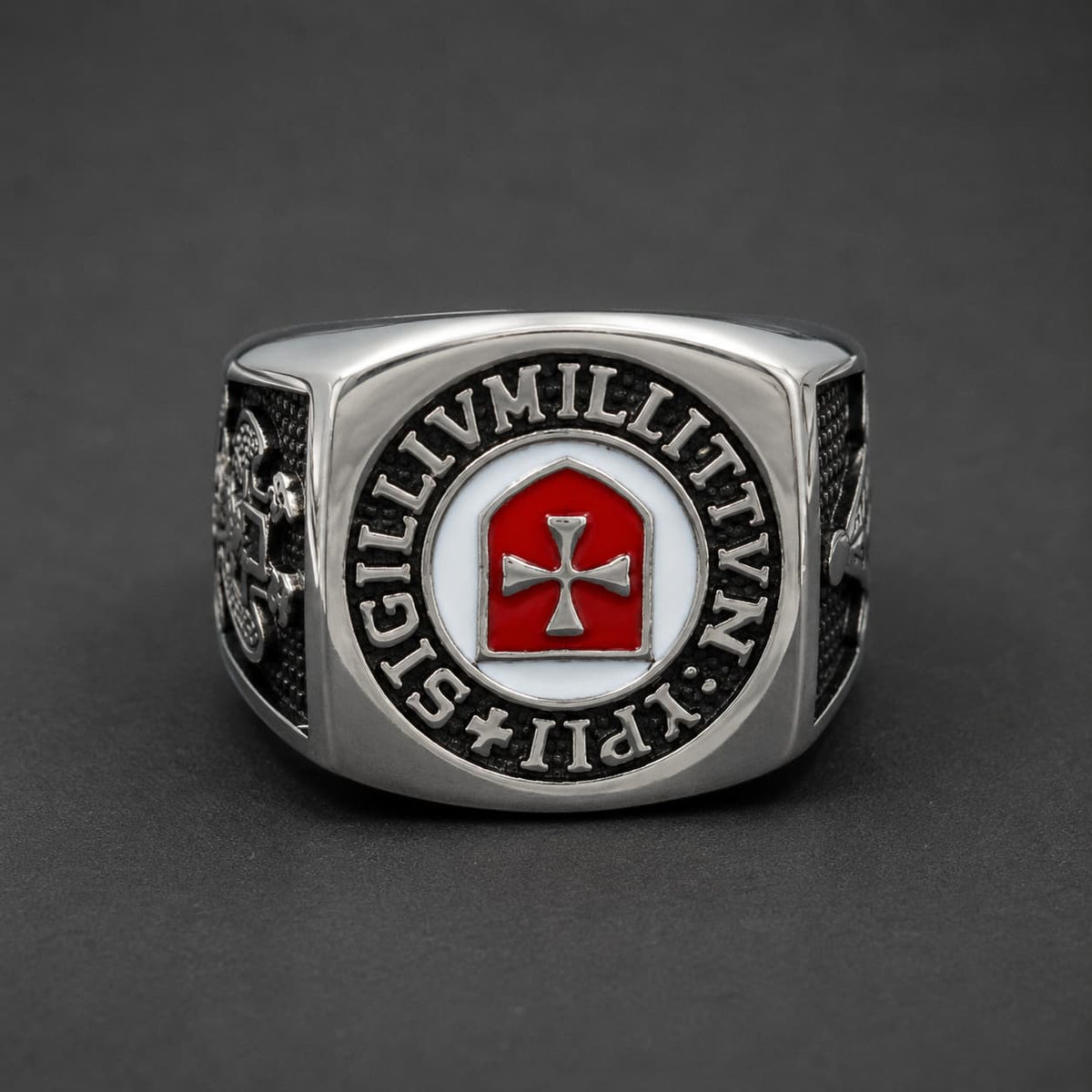 Bague du Sceau Templi en acier inoxydable avec croix rouge templière et inscription latine