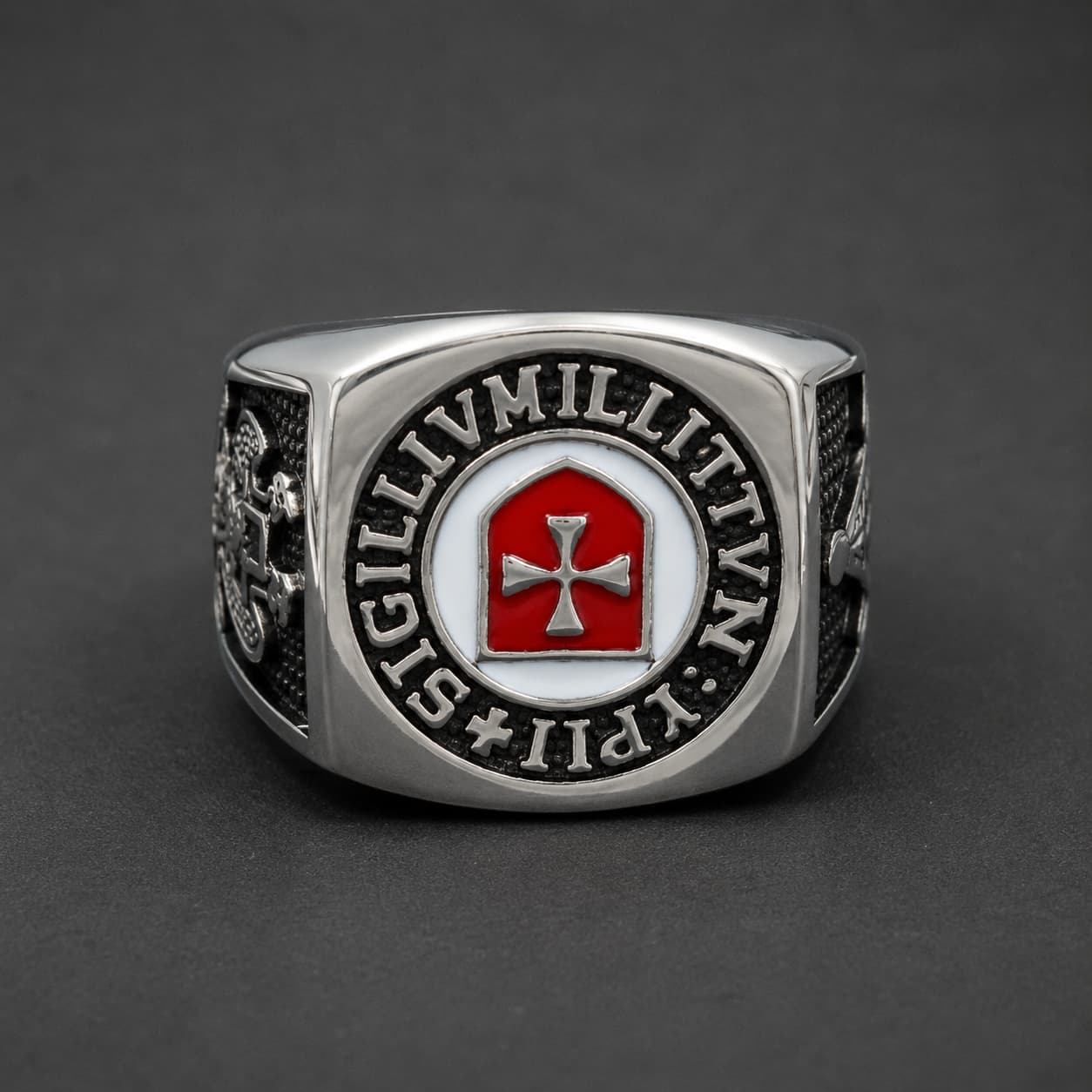 Bague du Sceau Templi en acier inoxydable avec croix rouge templière et inscription latine