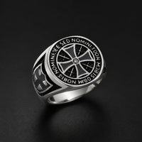Bague Héritage Templier en acier inoxydable avec croix gravée sur fond anthracite