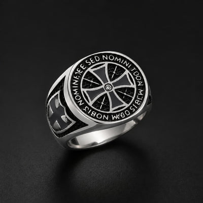 Bague Héritage Templier en acier inoxydable avec croix gravée sur fond anthracite