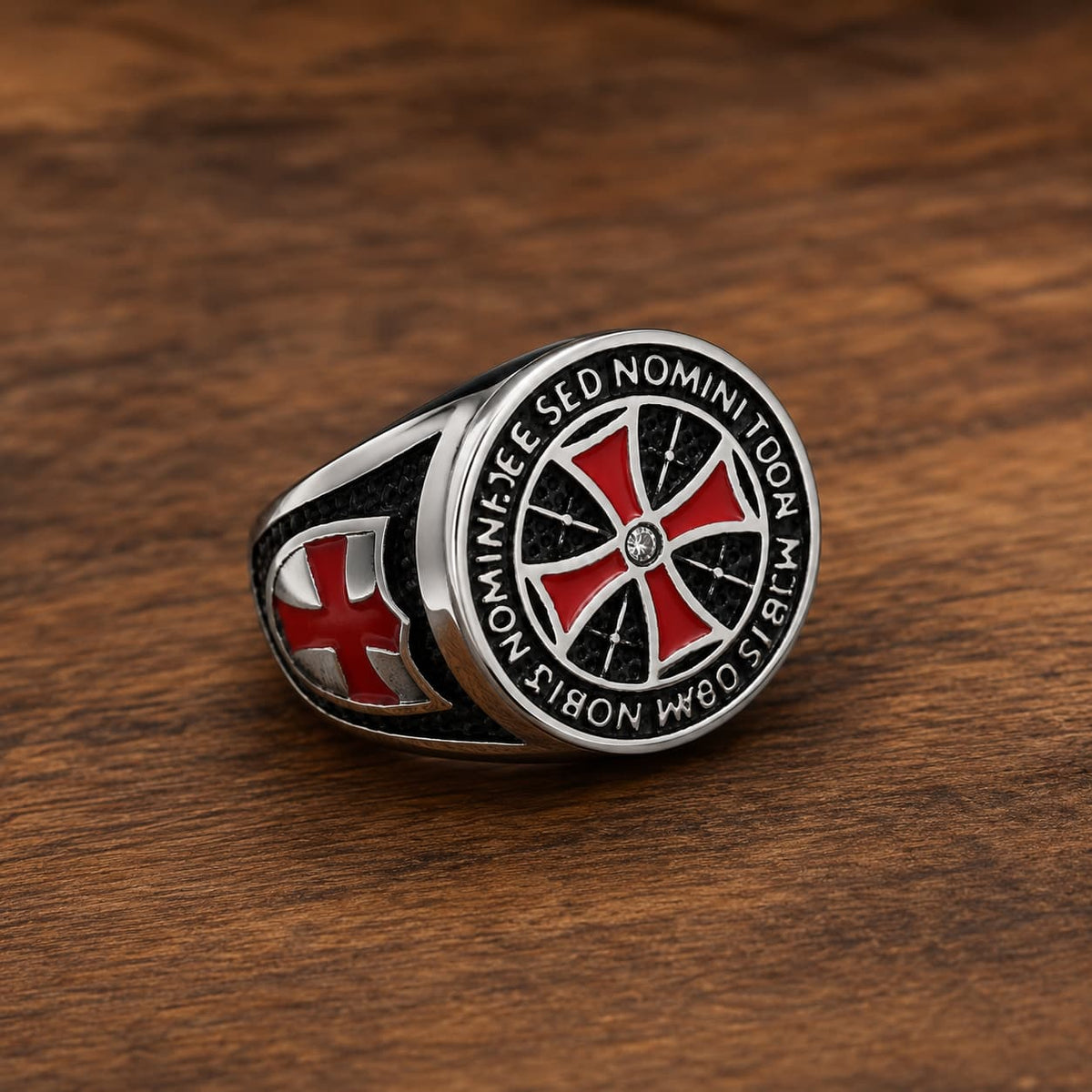 Bague Héritage Templier en acier inoxydable argenté avec croix rouge sur bois