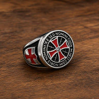 Bague Héritage Templier en acier inoxydable argenté avec croix rouge sur bois