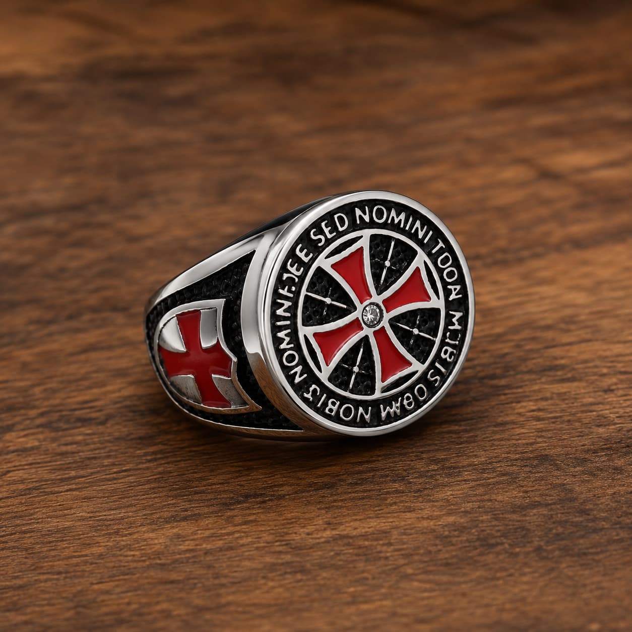 Bague Héritage Templier en acier inoxydable argenté avec croix rouge sur bois