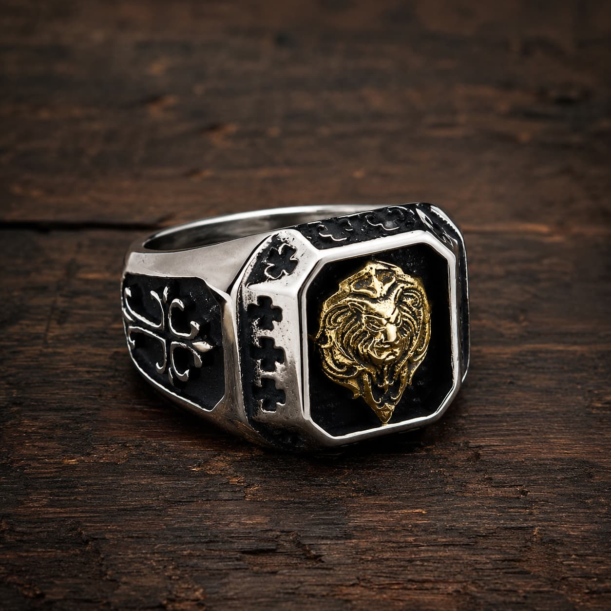 Bague du Lion Sacré en acier inoxydable avec tête de lion dorée