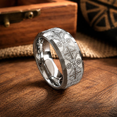Bague Loyauté Templier en tungstène argenté avec gravures de croix sur bois médiéval