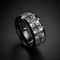 Bague Loyauté Templier en tungstène noir et argent avec motifs de croix sur fond anthracite