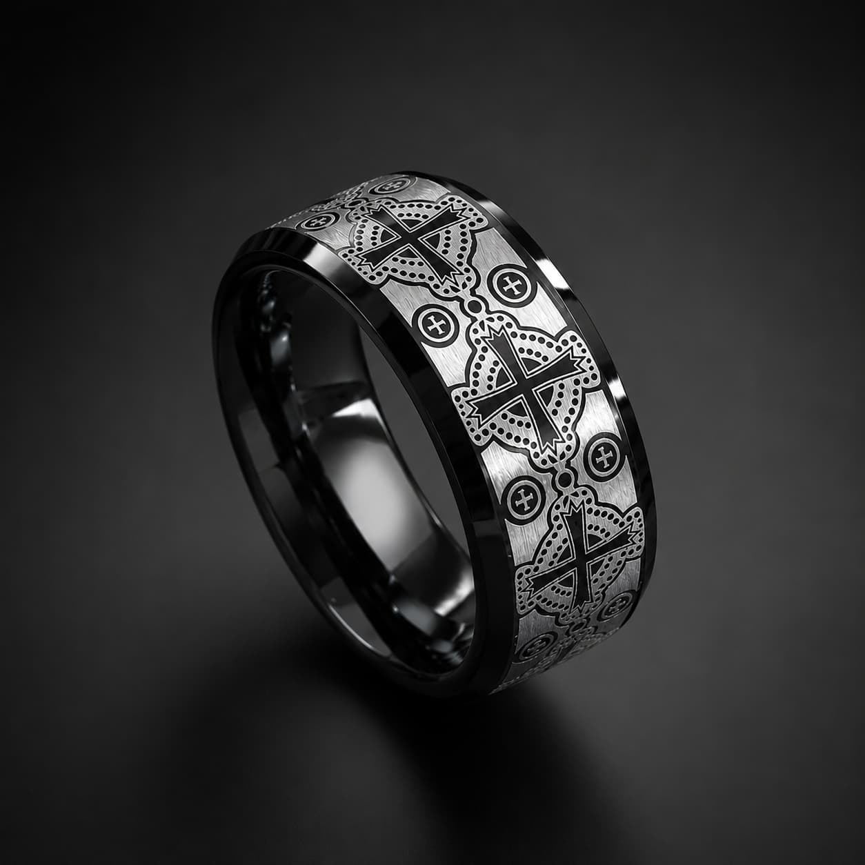 Bague Loyauté Templier en tungstène noir et argent avec motifs de croix sur fond anthracite