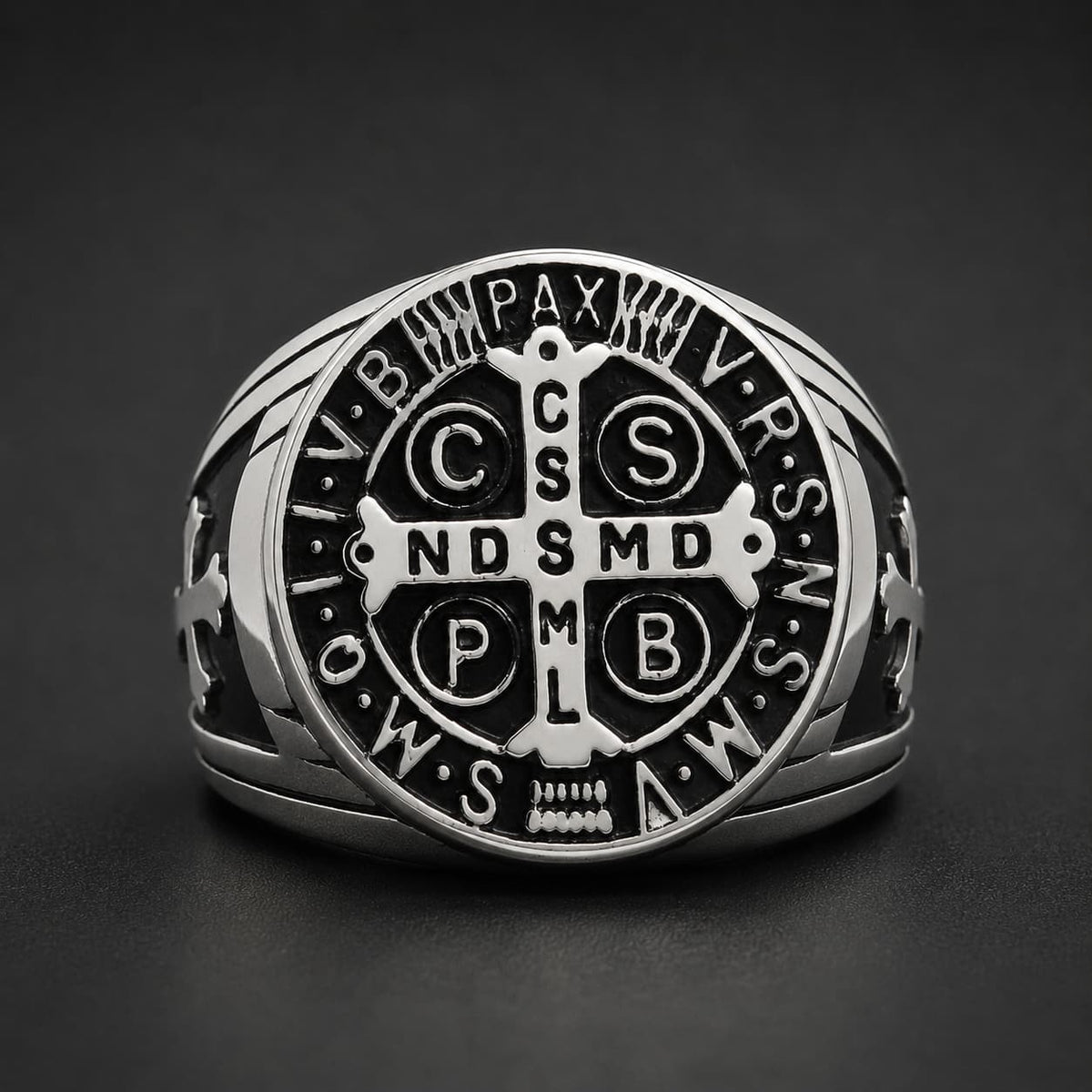 Bague de l’Ordre des Bénédictins en acier inoxydable avec médaille croix détaillée