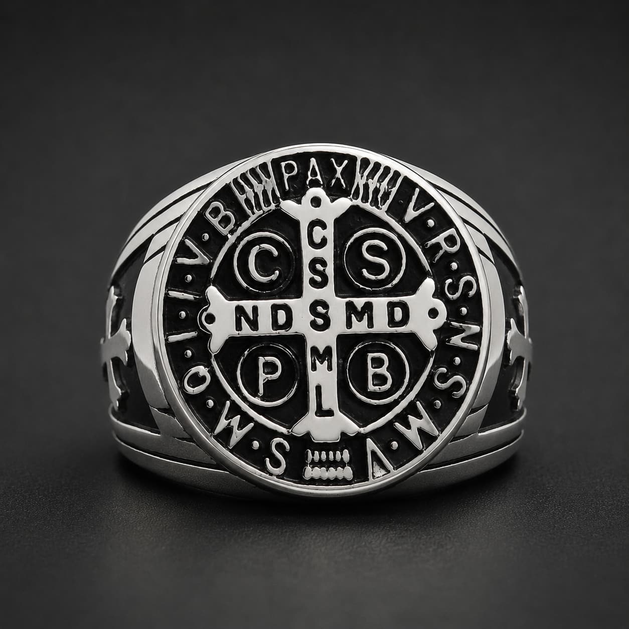Bague de l’Ordre des Bénédictins en acier inoxydable avec médaille croix détaillée