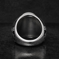 Bague Puissance de l'Archange Michel en acier inoxydable vue de dos avec anneau large et finition polie
