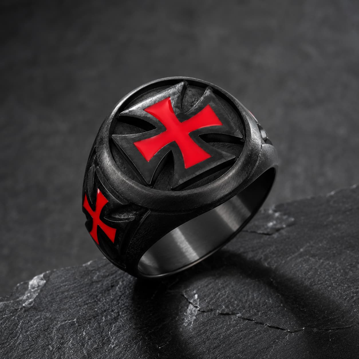 Bague du Renouveau Templier en acier inoxydable avec croix rouge sur pierre noire 