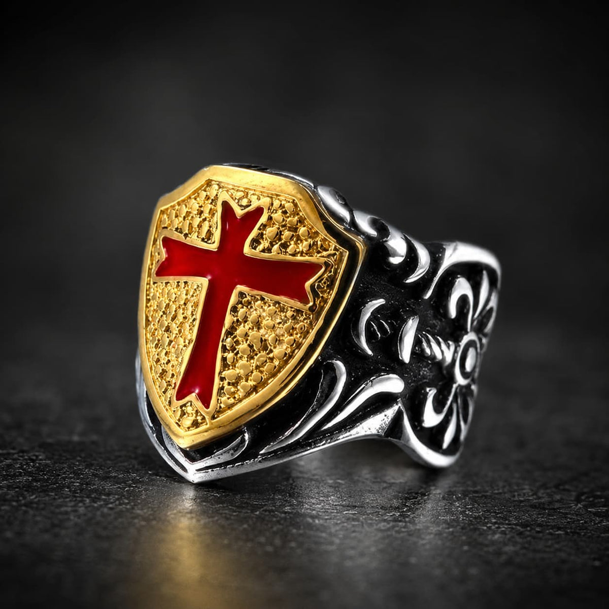 Bague Royale du Temple en acier inoxydable avec bouclier doré et croix rouge sur fond anthracite