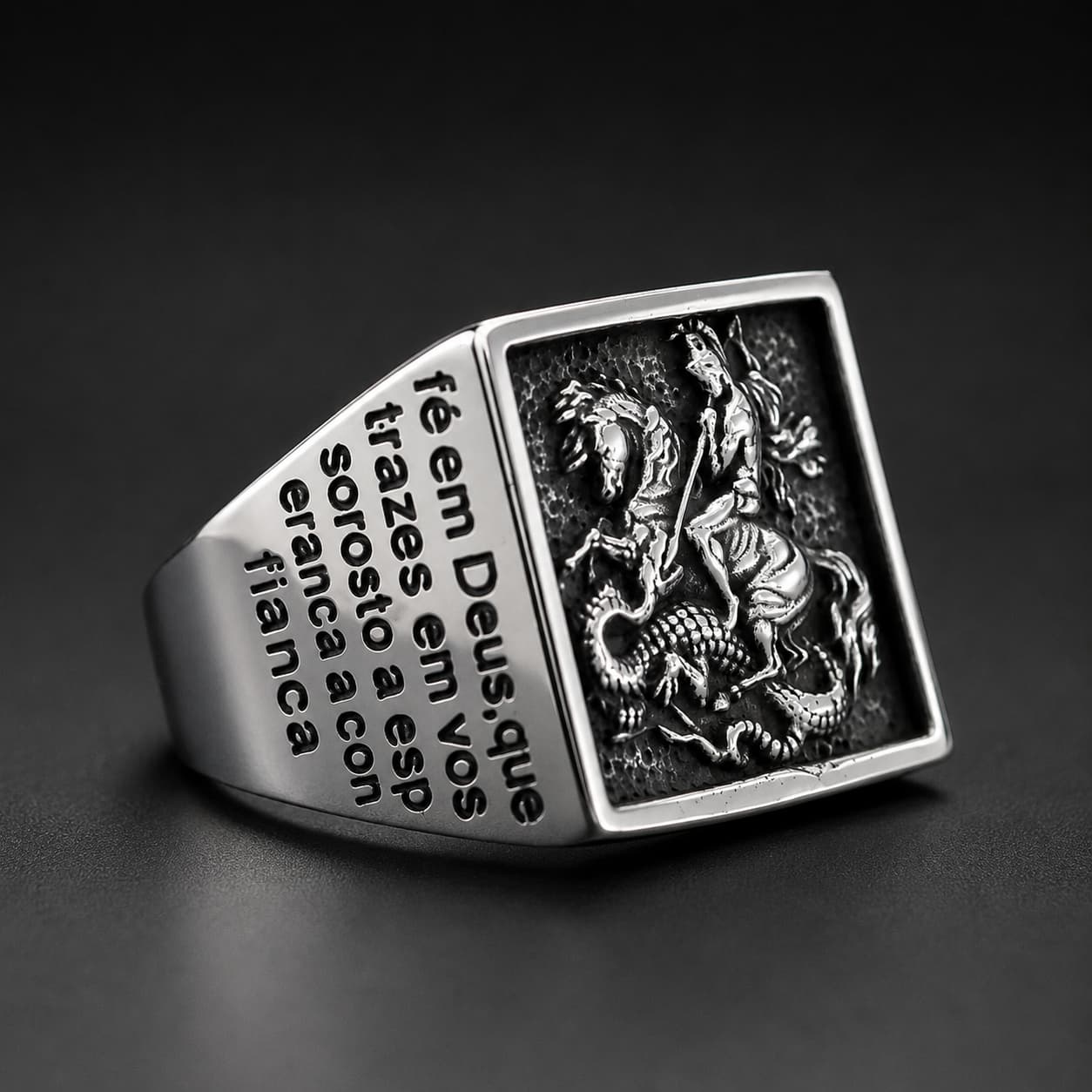Bague Saint Georges le Victorieux en acier inoxydable avec cavalier et dragon vue de côté