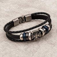 Bracelet de la Commanderie en cuir véritable noir et alliage de zinc sur pierre médiévale claire