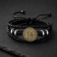 Bracelet de l’Archange Protecteur en cuir tressé noir avec médaille Saint Michel bronze et alliage métallique sur ardoise sombre