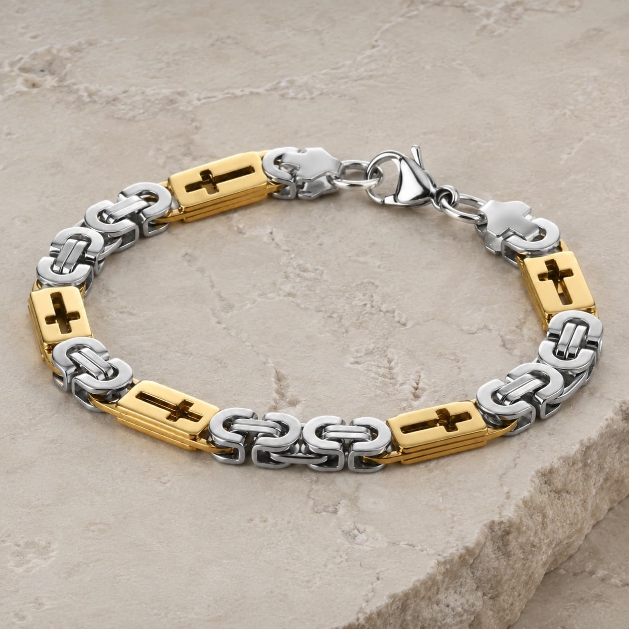 Bracelet de l’Espoir Croisé en acier inoxydable avec maillons or et argent sur pierre médiévale claire