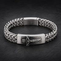 Bracelet de la Foi Divine en acier inoxydable avec chaîne tressée argentée et plaque crucifix sur ardoise sombre