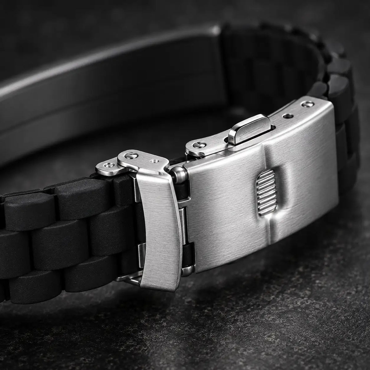 Détail du fermoir en acier du Bracelet du Pater Noster Templier noir