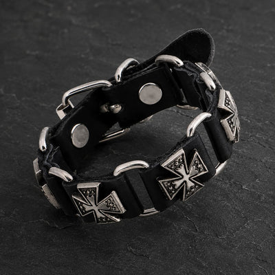 Bracelet du Veilleur Templier en cuir noir avec croix métalliques sur ardoise sombre