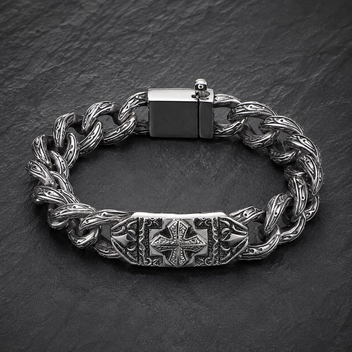 Bracelet Fleur du Temple en acier inoxydable avec plaque croix gravée sur ardoise sombre