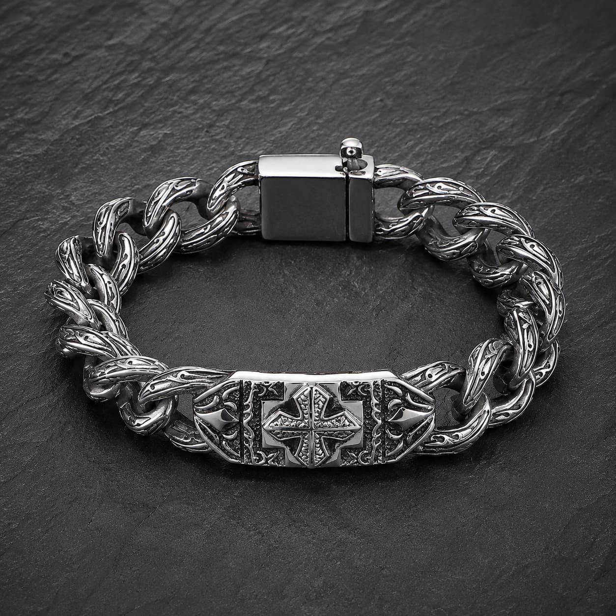 Bracelet Fleur du Temple en acier inoxydable avec plaque croix gravée sur ardoise sombre